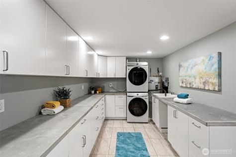 11210 Lakeside Avenue NE Seattle WA 98125