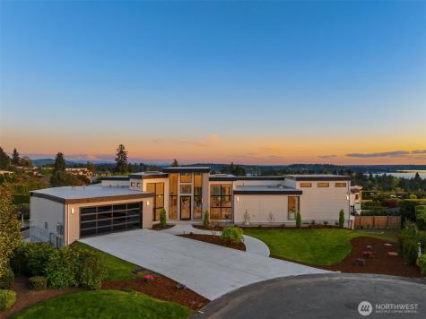 1810 91ST Clyde Hill WA 98004