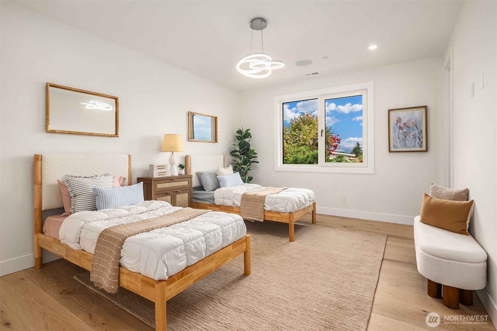 1810 91st Place NE Clyde Hill WA 98004