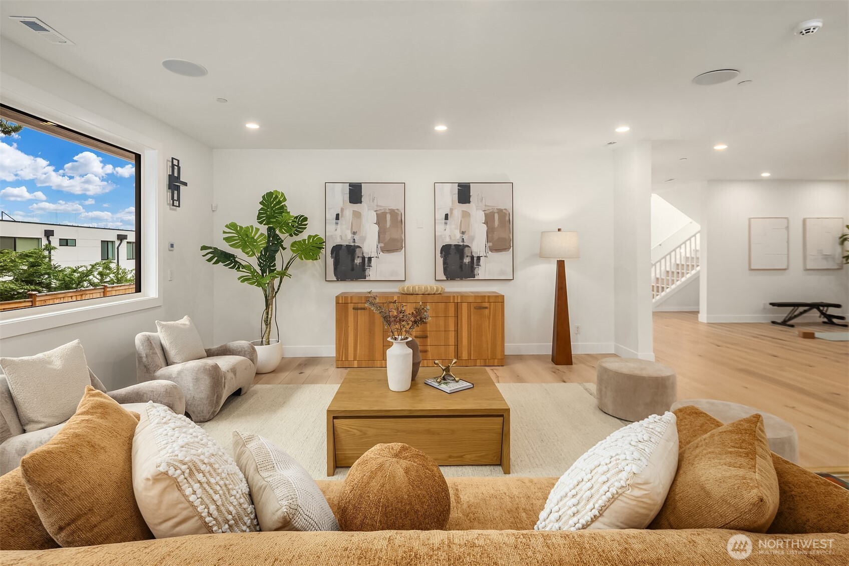 1810 91st Place NE Clyde Hill WA 98004