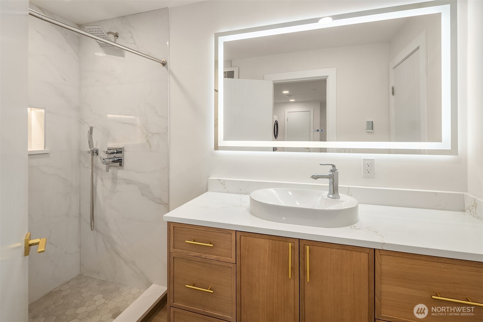 1810 91st Place NE Clyde Hill WA 98004
