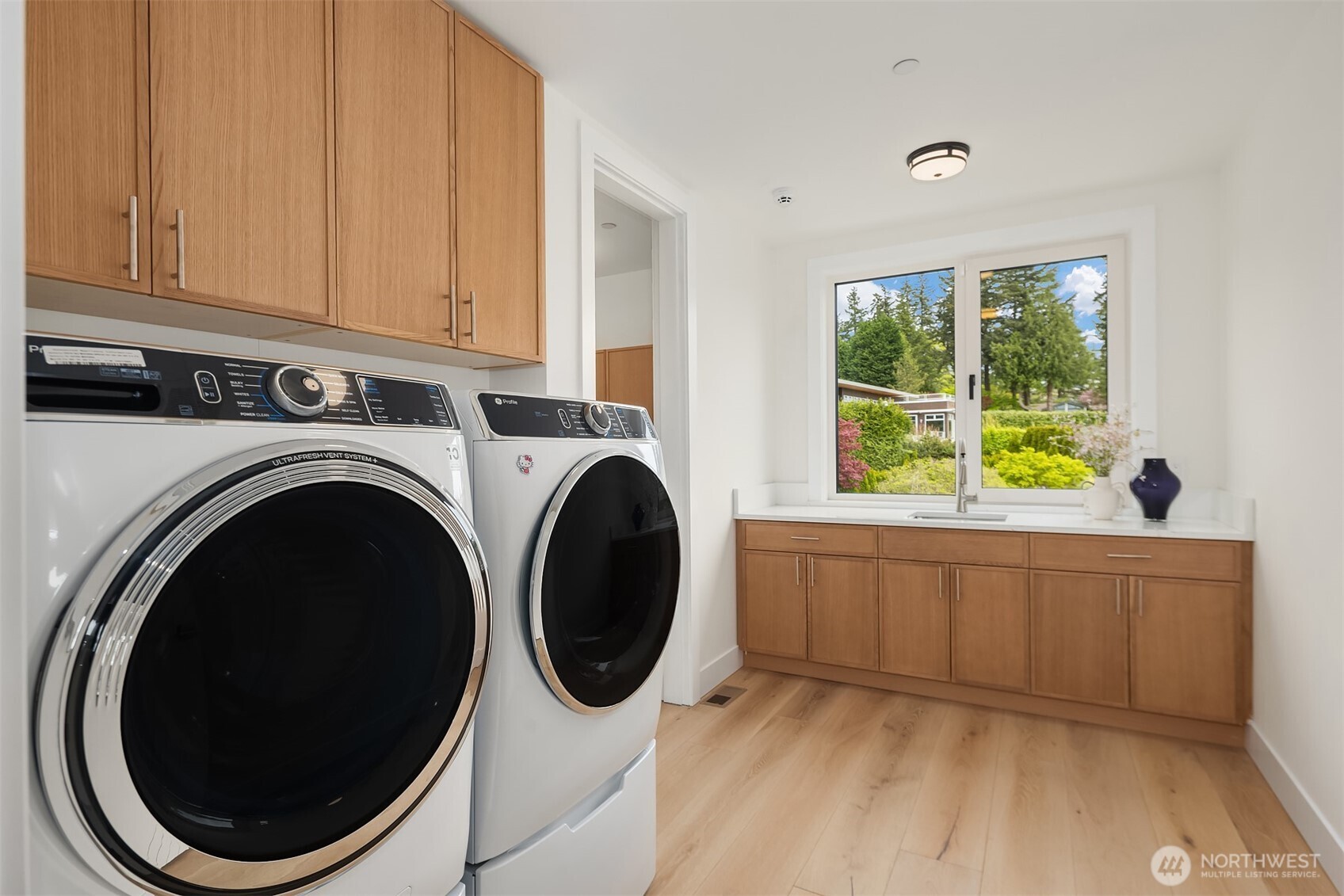 1810 91st Place NE Clyde Hill WA 98004