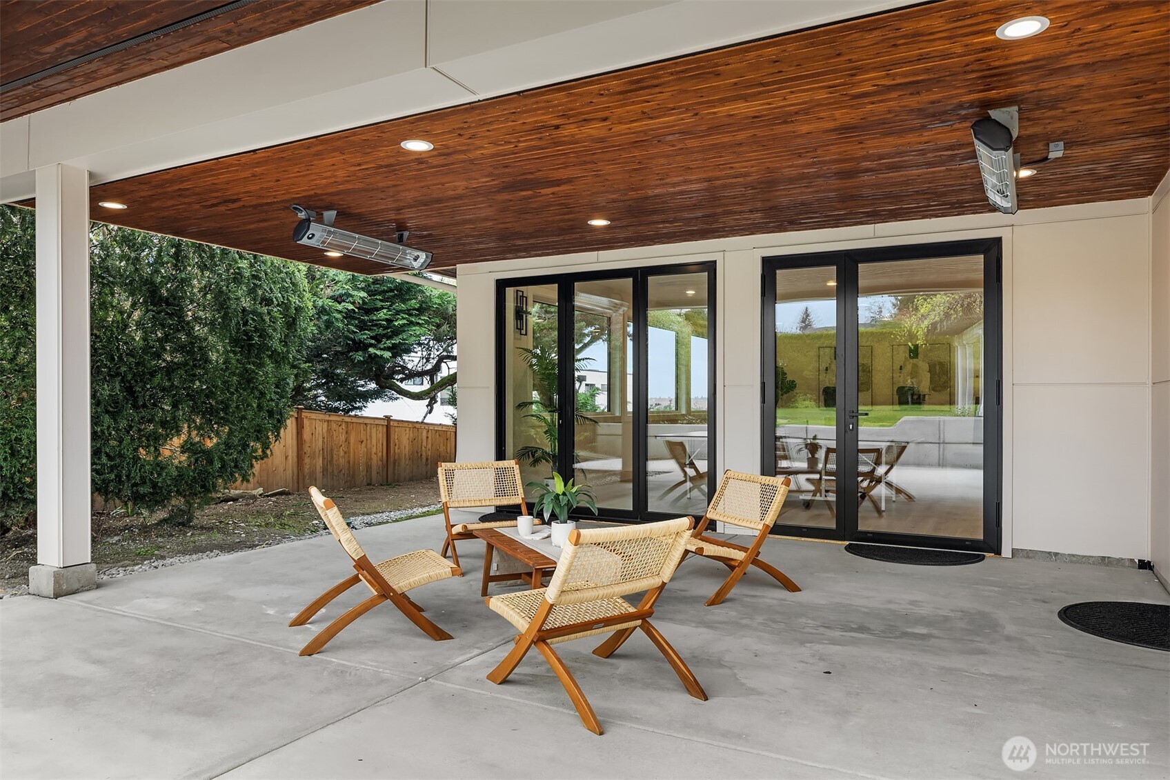 1810 91st Place NE Clyde Hill WA 98004