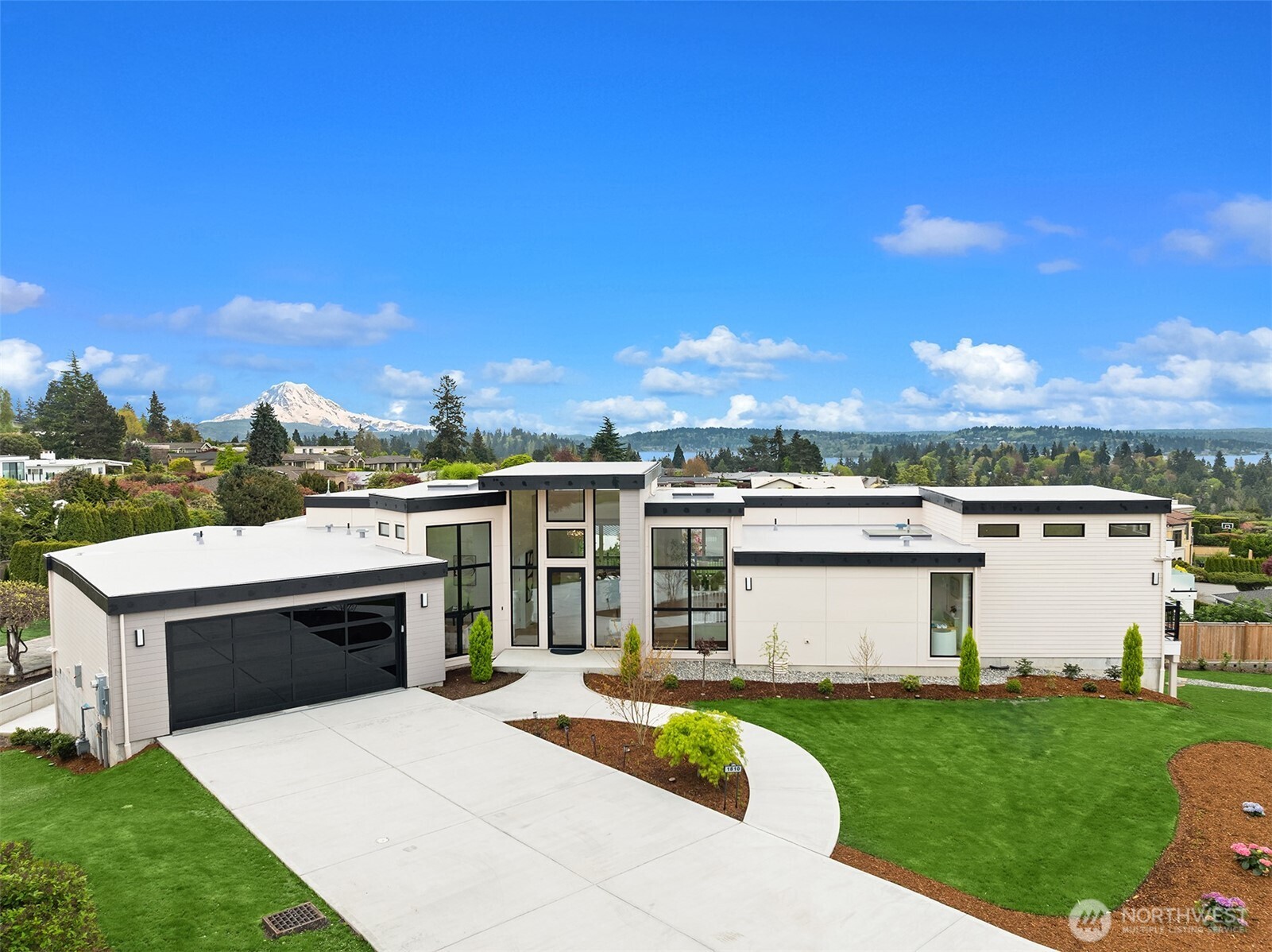 1810 91st Place NE Clyde Hill WA 98004
