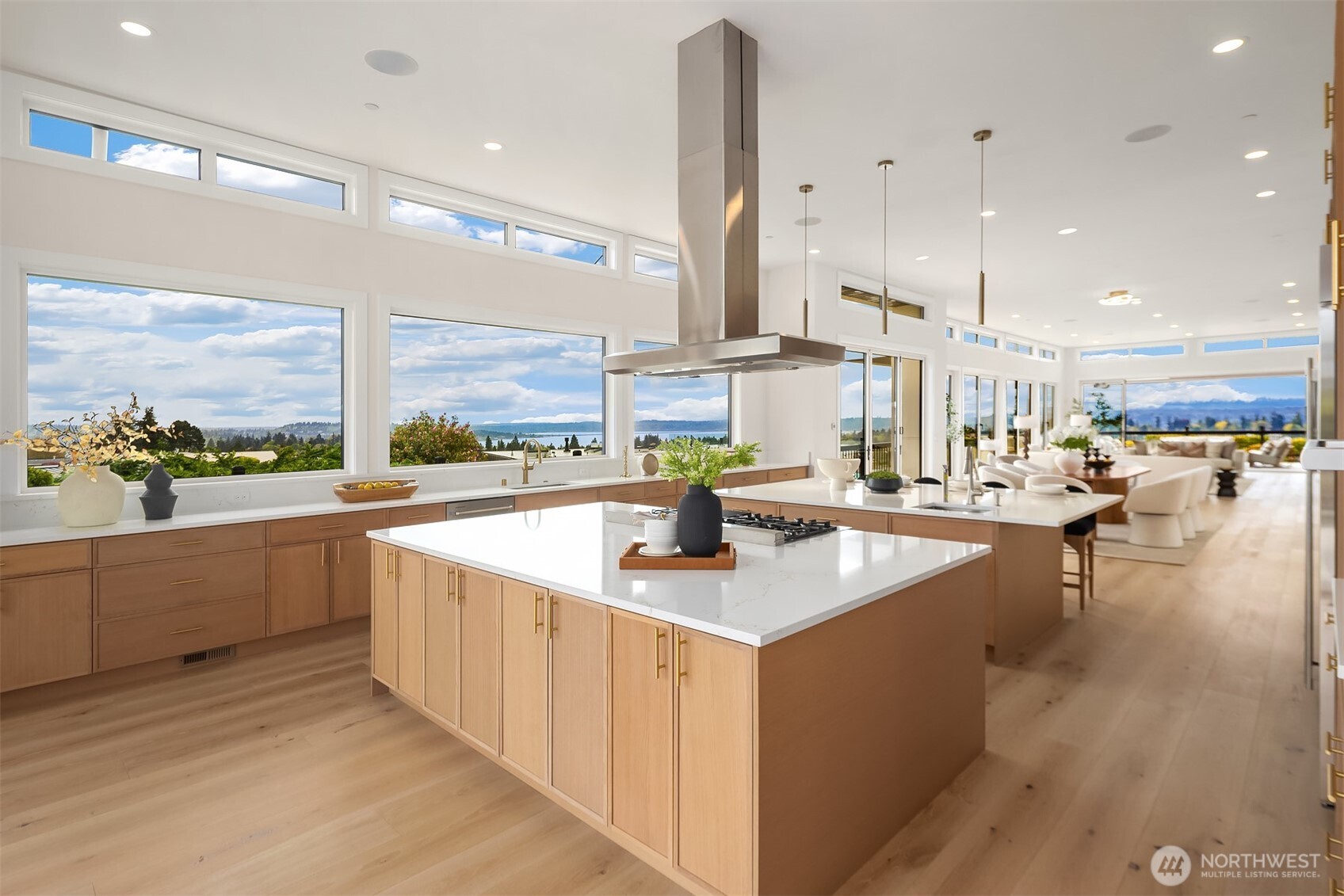 1810 91st Place NE Clyde Hill WA 98004