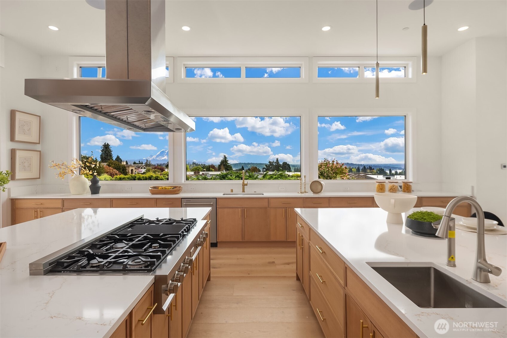 1810 91st Place NE Clyde Hill WA 98004