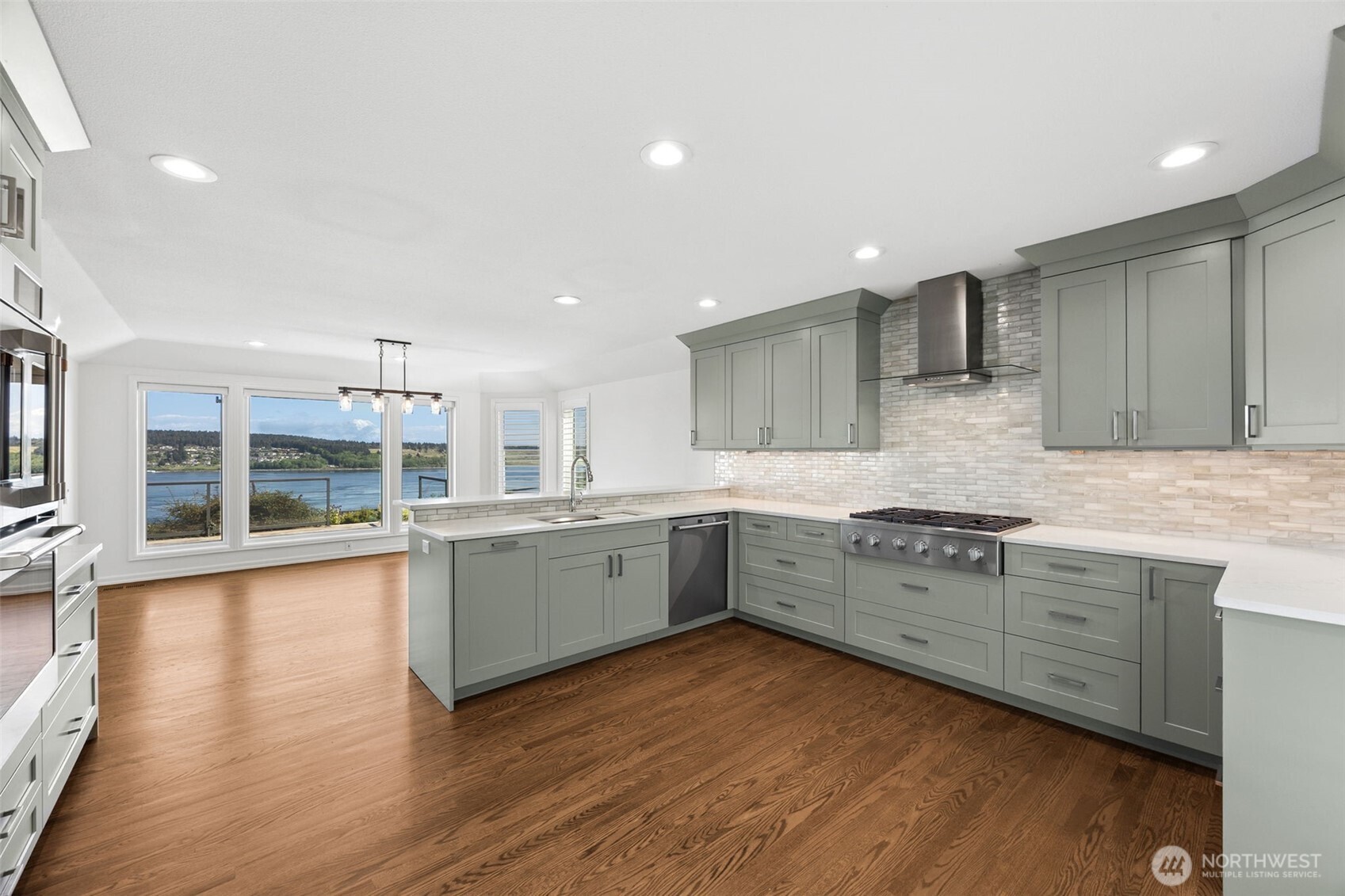 1529 13th Court Fox Island WA 98333