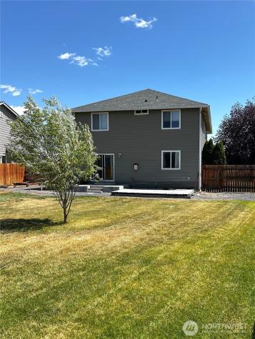 1042 S Lakeland Drive Moses Lake WA 98837