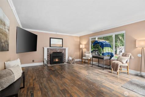 4957 Lakeview Place SE Port Orchard WA 98367