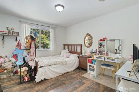 4957 Lakeview Place SE Port Orchard WA 98367