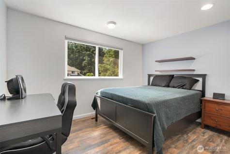 4957 Lakeview Place SE Port Orchard WA 98367