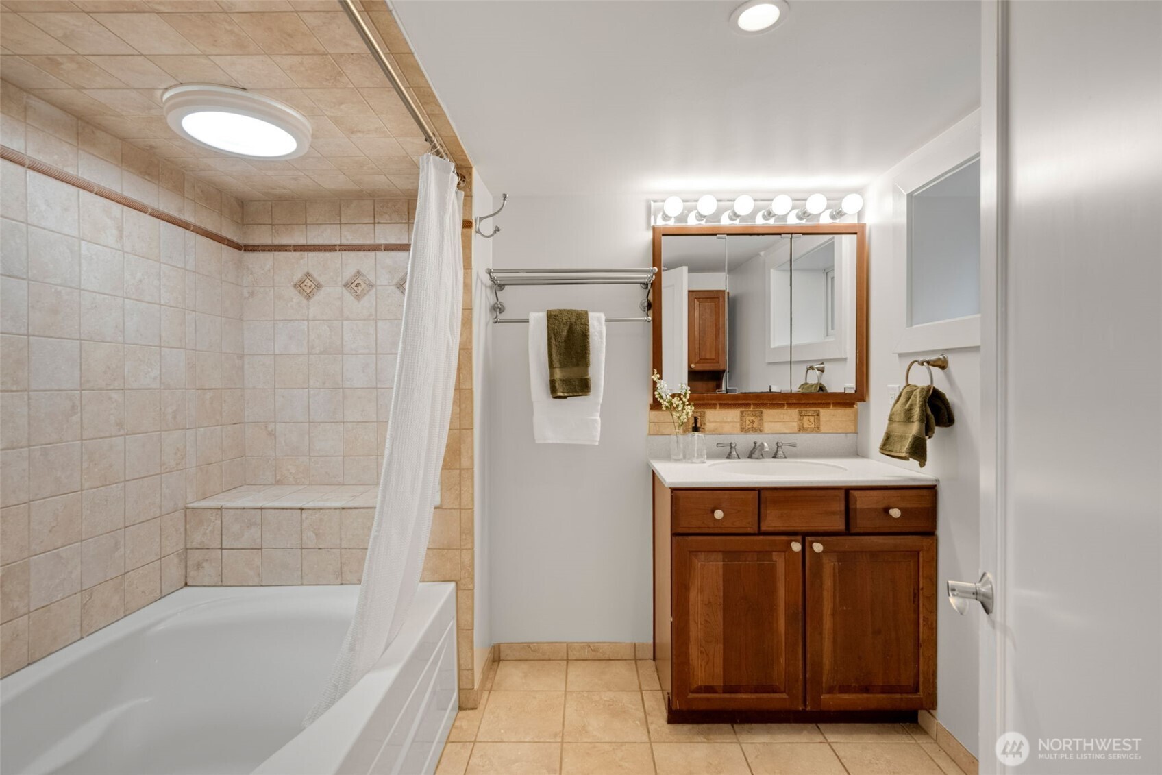 4732 45th Avenue NE Seattle WA 98105