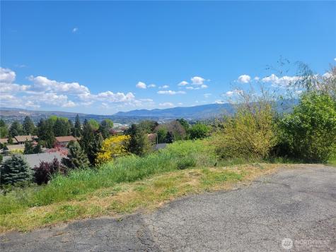 1823 North Road Wenatchee WA 98801