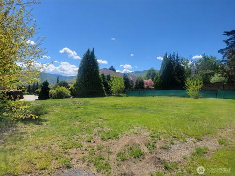1823 North Road Wenatchee WA 98801