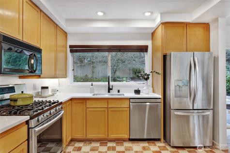 14627 SE Newport Way Bellevue WA 98006