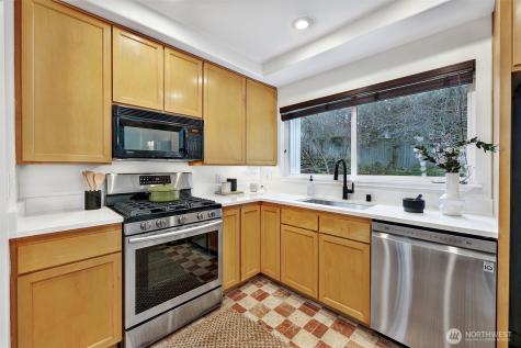 14627 SE Newport Way Bellevue WA 98006