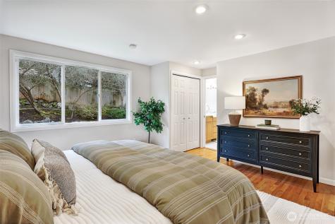 14627 SE Newport Way Bellevue WA 98006