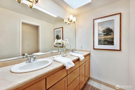 14627 SE Newport Way Bellevue WA 98006