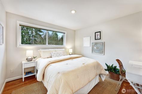 14627 SE Newport Way Bellevue WA 98006