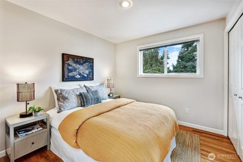 14627 SE Newport Way Bellevue WA 98006