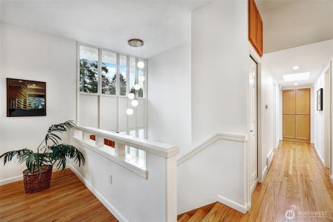 14627 SE Newport Way Bellevue WA 98006