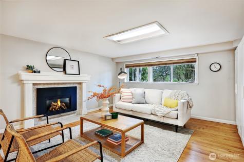 14627 SE Newport Way Bellevue WA 98006