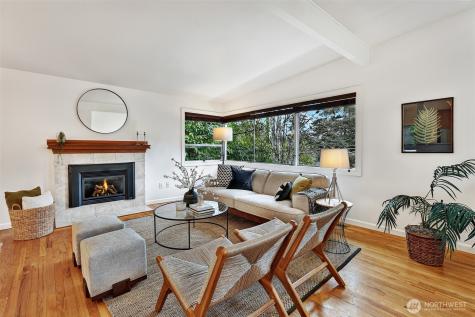 14627 SE Newport Way Bellevue WA 98006