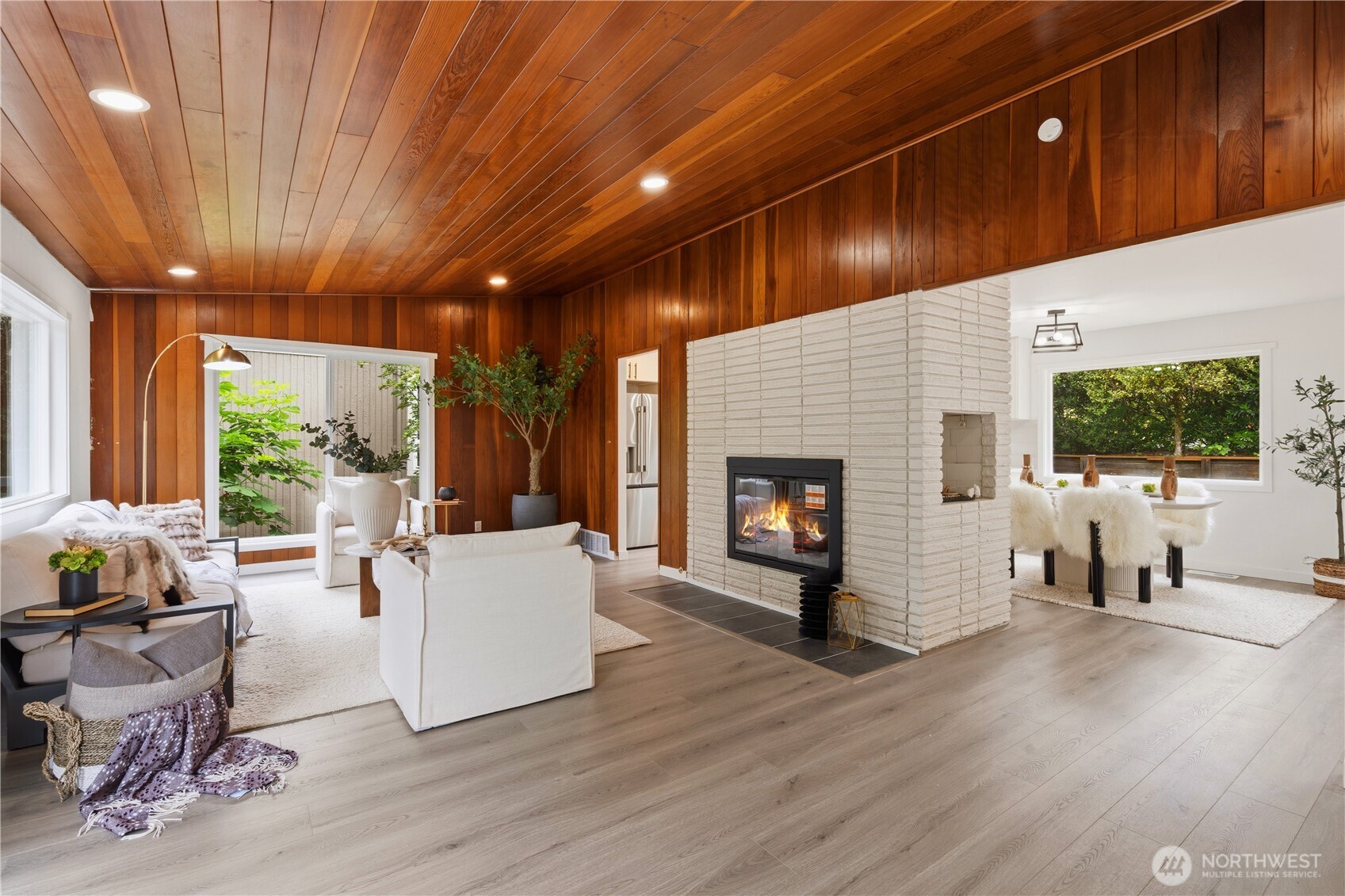 325 105th Ave SE Bellevue WA 98004