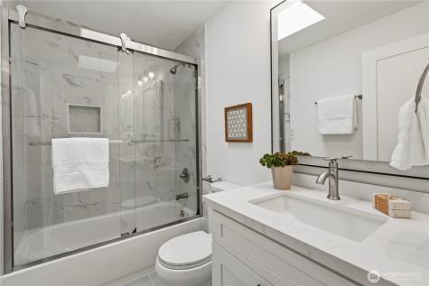 325 105th Ave SE Bellevue WA 98004