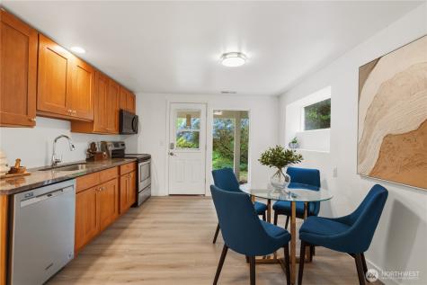 325 105th Ave SE Bellevue WA 98004