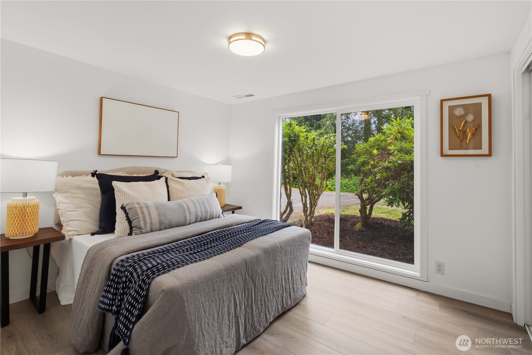325 105th Ave SE Bellevue WA 98004