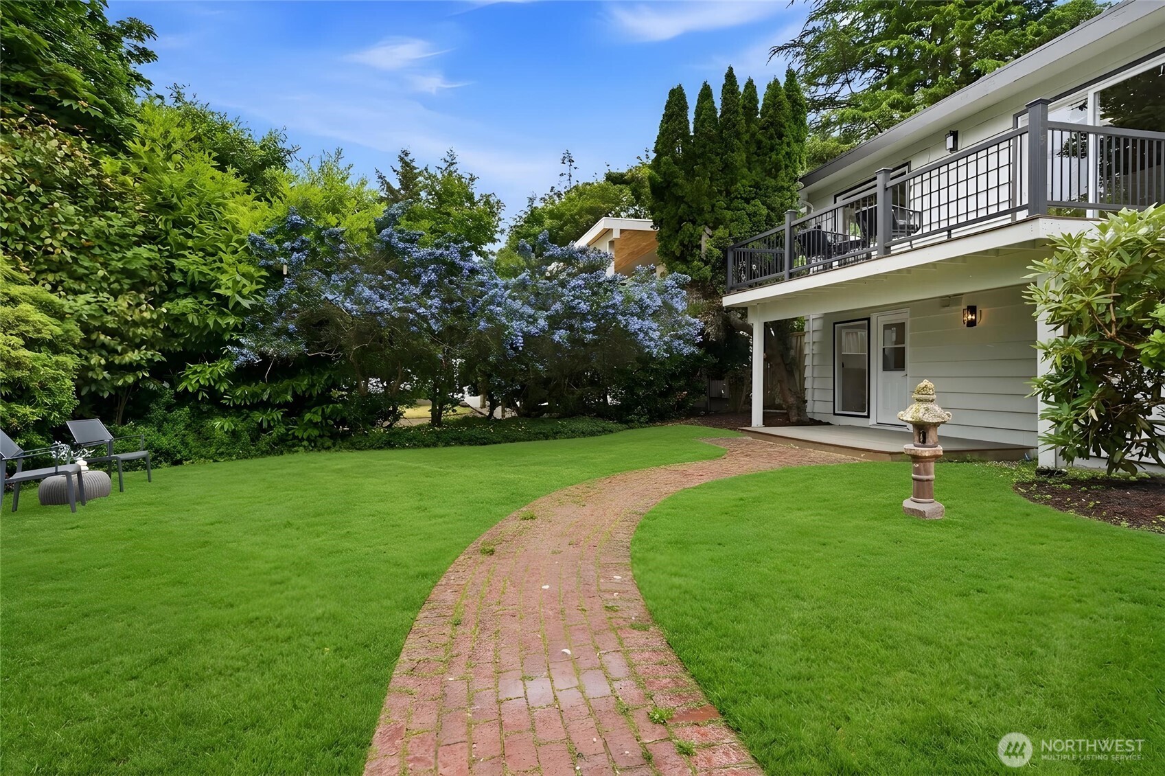 325 105th Ave SE Bellevue WA 98004