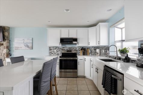 2507 W Beach Road Oak Harbor WA 98277
