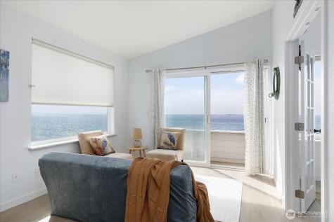 2507 W Beach Road Oak Harbor WA 98277