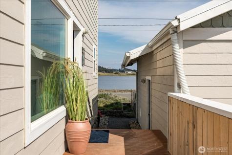 2507 W Beach Road Oak Harbor WA 98277