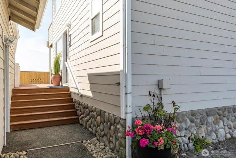 2507 W Beach Road Oak Harbor WA 98277