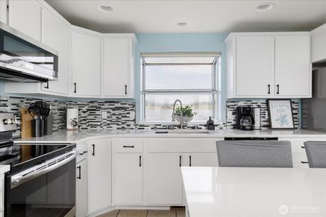 2507 W Beach Road Oak Harbor WA 98277