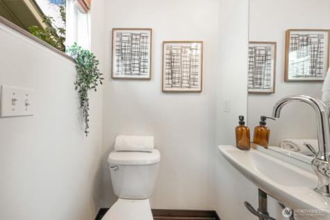 2526 Yale Avenue E Seattle WA 98102
