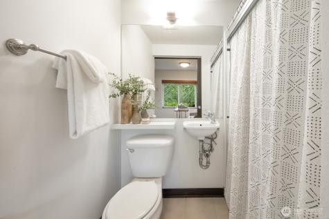 2526 Yale Avenue E Seattle WA 98102