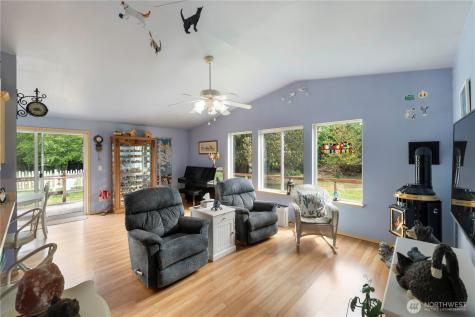 2219 Key Peninsula Highway SW Lakebay WA 98349