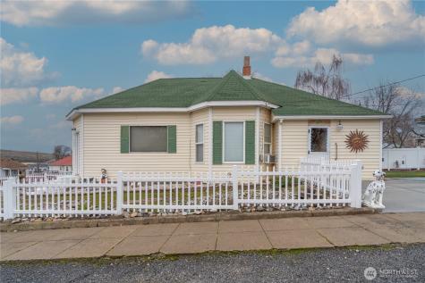 102 W 3rd Street Lind WA 99341
