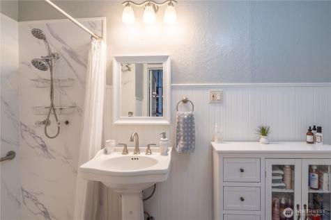 102 W 3rd Street Lind WA 99341