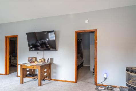 102 W 3rd Street Lind WA 99341
