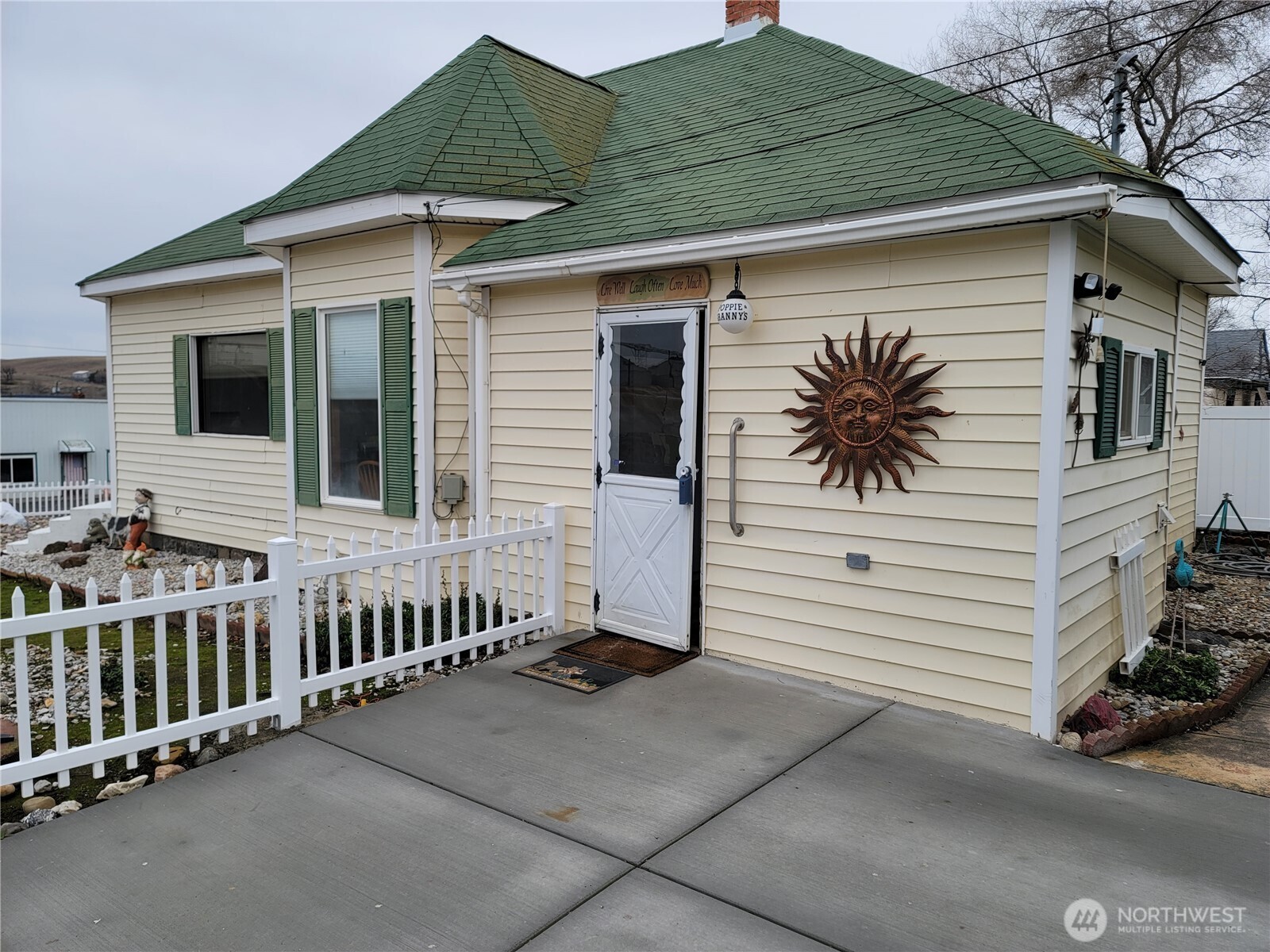 102 W 3rd Street Lind WA 99341