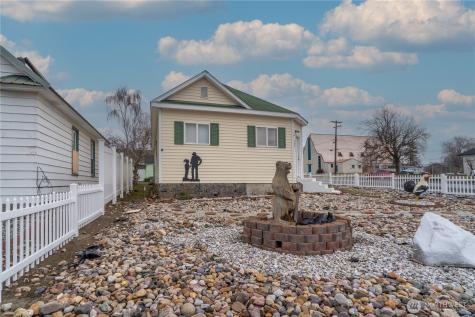 102 W 3rd Street Lind WA 99341