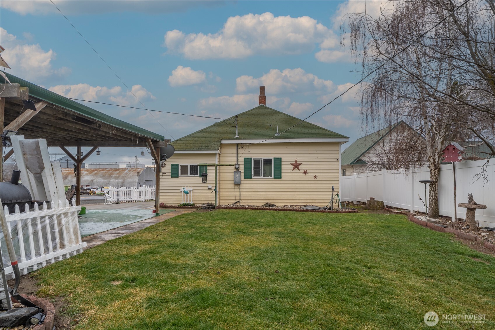 102 W 3rd Street Lind WA 99341