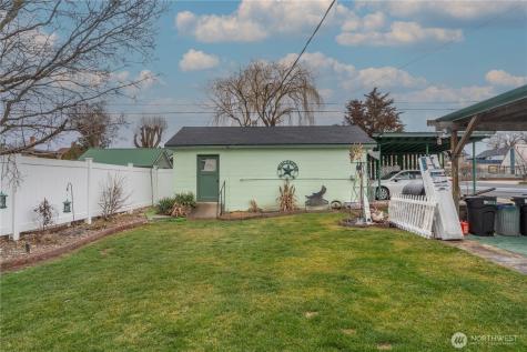 102 W 3rd Street Lind WA 99341