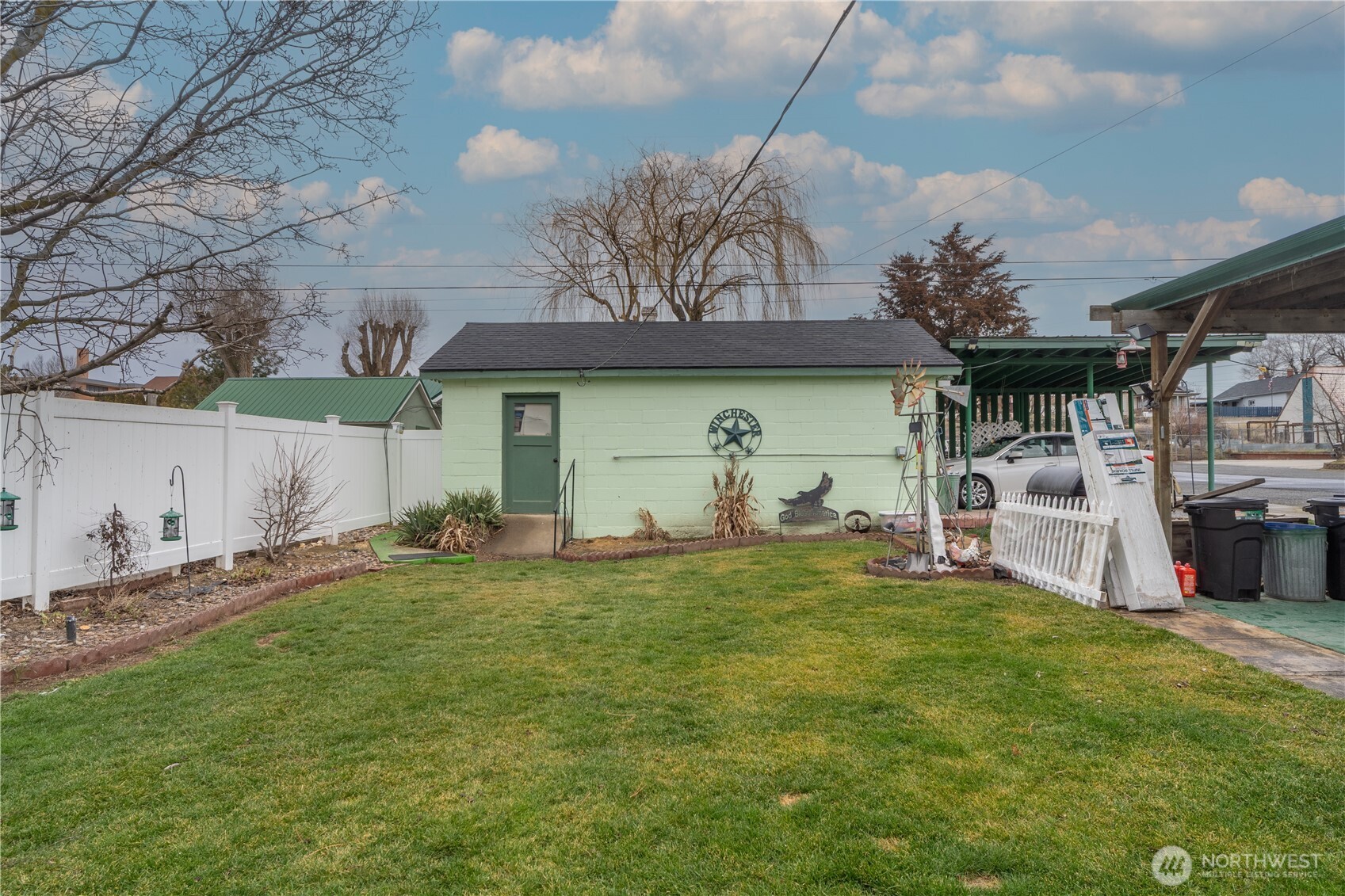 102 W 3rd Street Lind WA 99341