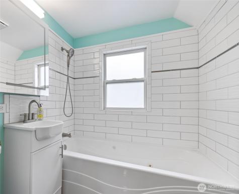 1908 Gregory Way Bremerton WA 98337