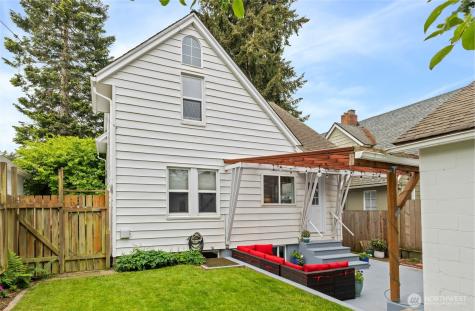 1908 Gregory Way Bremerton WA 98337